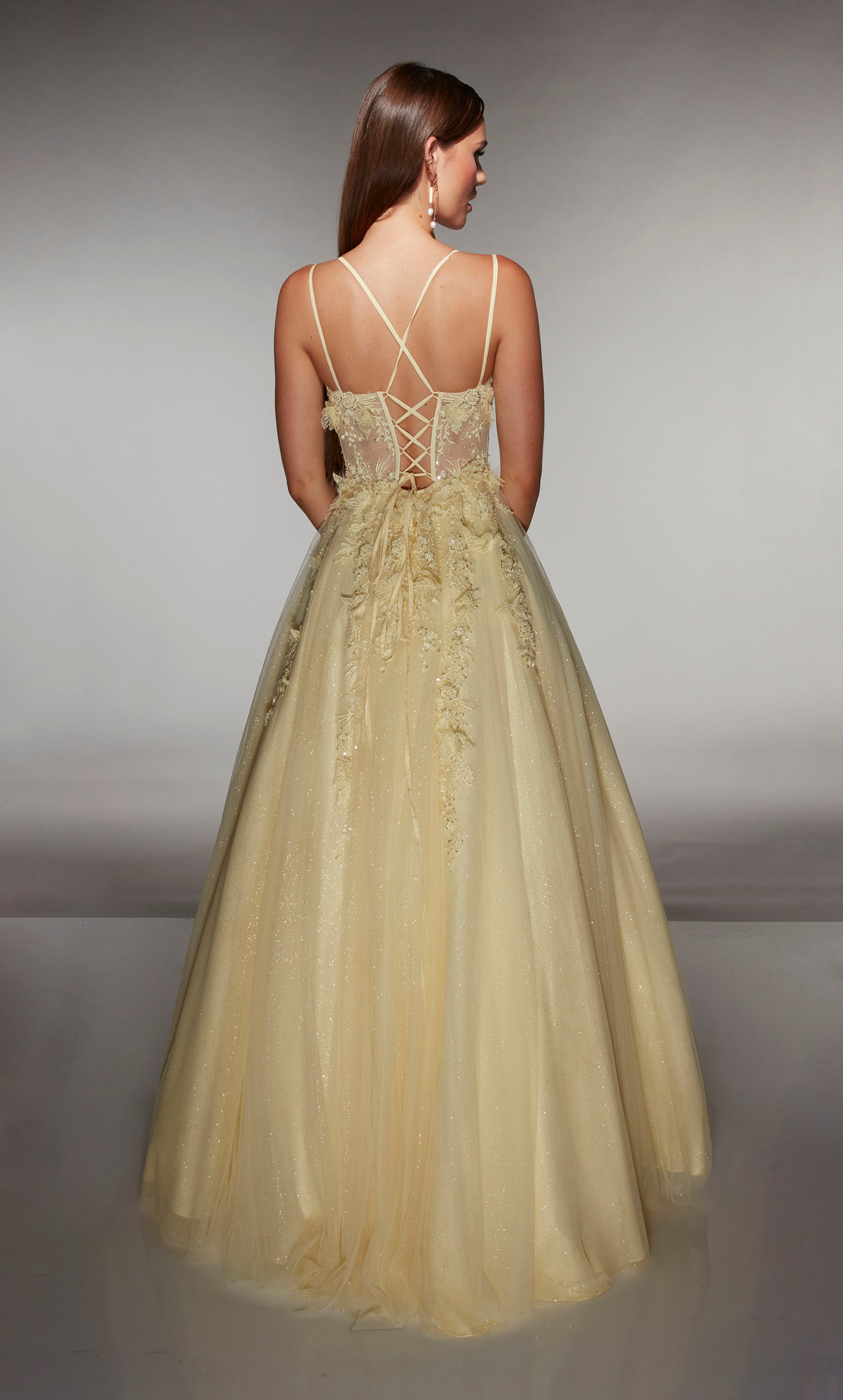 62203-alyce-paris-dos.jpg